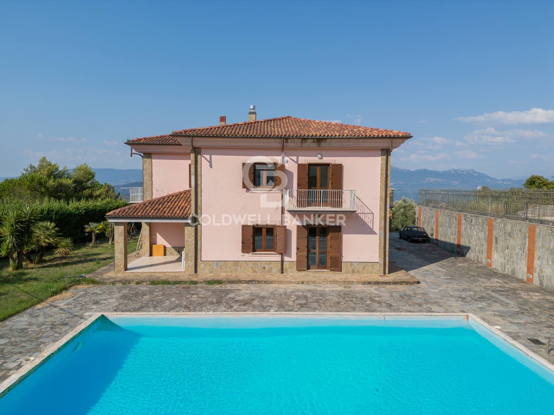 Foto - Villa In Vendita A Lustra