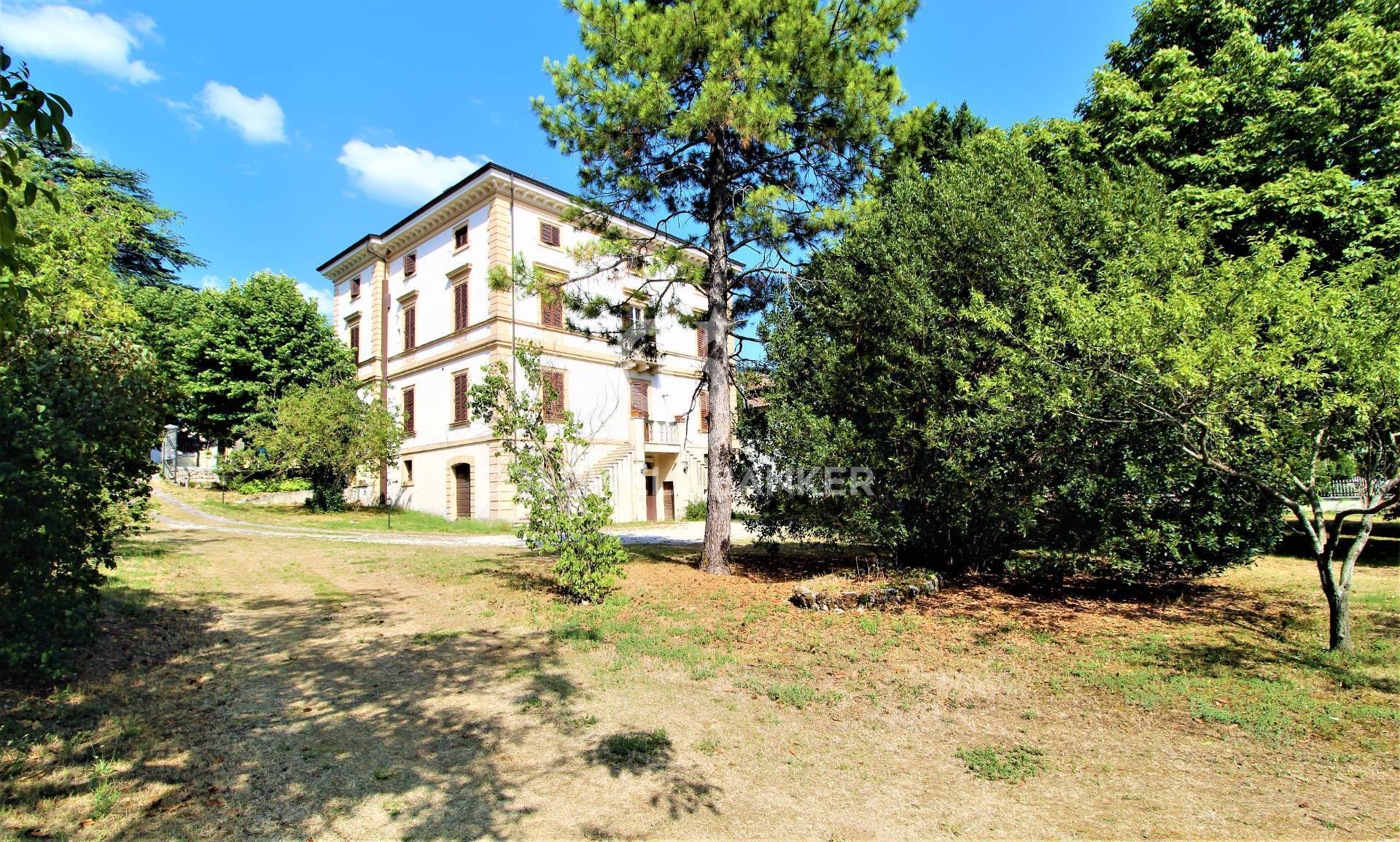 Villa storica in Vendita a Sigillo