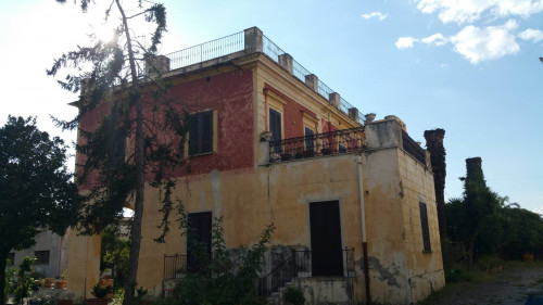 Palazzo in vendita a Ercolano (NA)