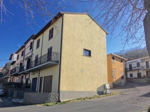 Casa indipendente in vendita a Villa San Giovanni In Tuscia (VT)