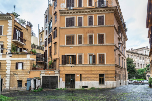 Fondo commerciale in affitto a Centro Storico, Roma (RM)