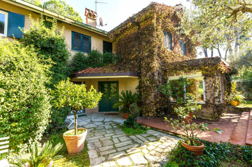 Villa for Sale in Roma