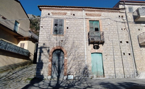 Casa semi-indipendente in vendita a Roccagloriosa (SA)