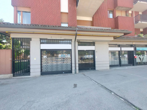 Negozio in Affitto a Bergamo