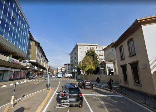 Negozio in Affitto a Bergamo