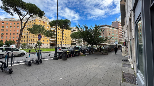 Fondo commerciale in vendita a Trieste, Roma (RM)