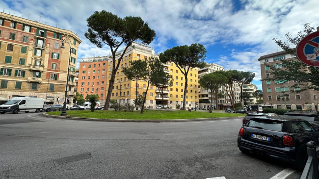 Fondo commerciale in vendita a Trieste, Roma (RM)