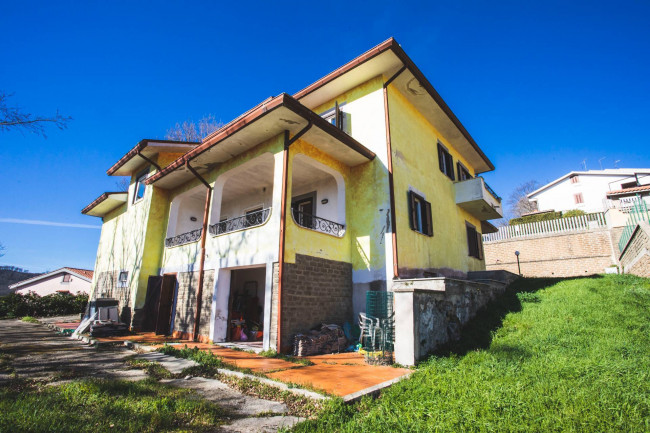 Villa in vendita a Tolfa (RM)