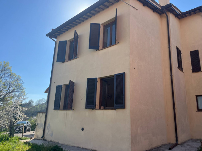 Casa semi-indipendente in vendita a Foligno (PG)