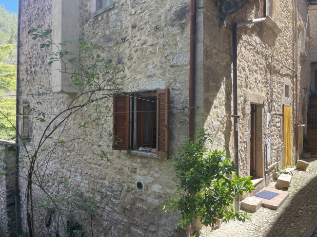 Porzione di casa in vendita a Piedipaterno, Vallo Di Nera (PG)