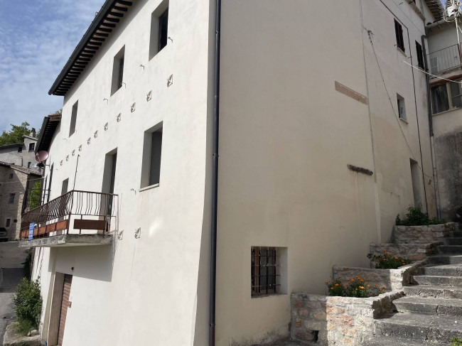 Casa semi-indipendente in vendita a Piaggia, Sellano (PG)