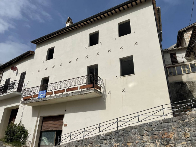 Casa semi-indipendente in vendita a Piaggia, Sellano (PG)