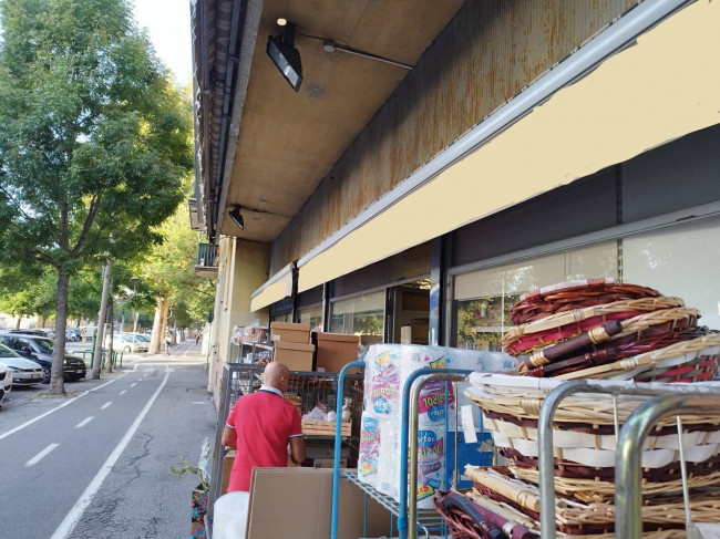 Attività commerciale in vendita a Bologna (BO)