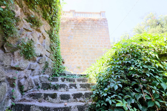 Casa semi-indipendente in vendita a Ronciglione (VT)