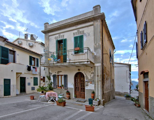 Casa indipendente in vendita a Campo Nell'elba (LI)