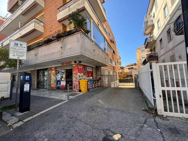 Garage/Box/Posto auto in affitto a Pomezia (RM)