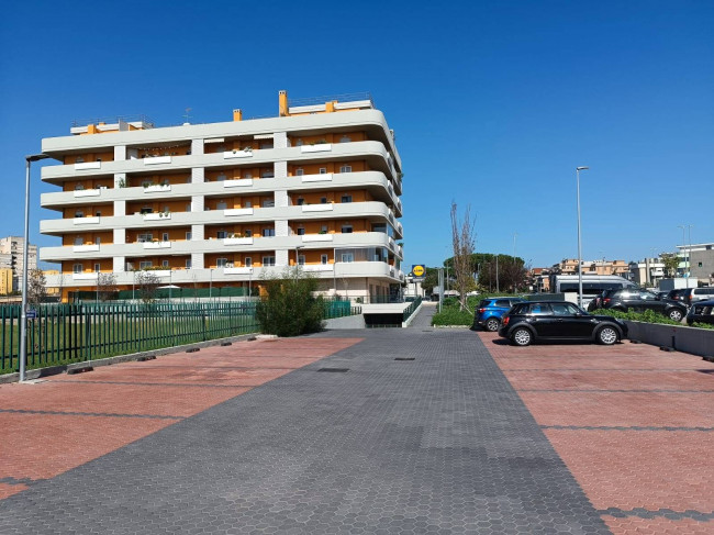 Fondo commerciale in affitto a Torrevecchia, Roma (RM)