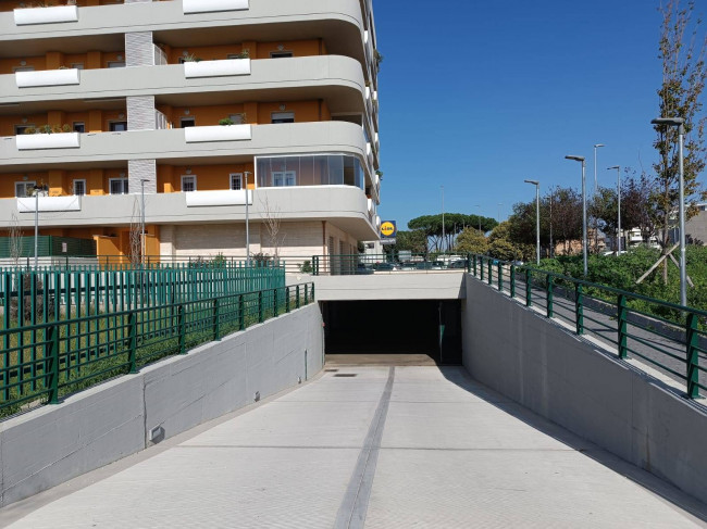 Fondo commerciale in affitto a Torrevecchia, Roma (RM)