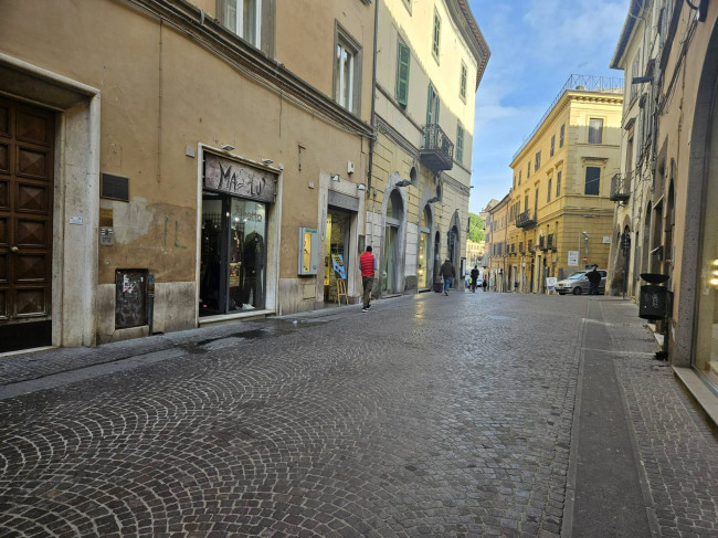 Fondo commerciale in affitto a Viterbo (VT)