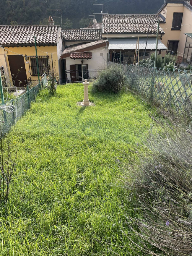 Rustico in vendita a Serravalle Di Chienti (MC)