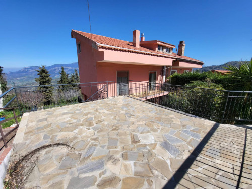 Villa in vendita a Ogliastro Cilento (SA)