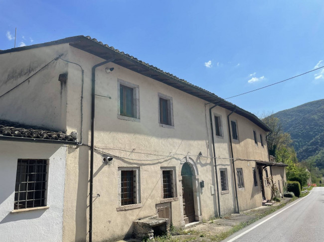 Appartamento in vendita a Borgo Cerreto, Cerreto Di Spoleto (PG)