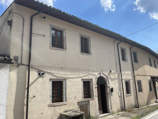 Appartamento in vendita a Borgo Cerreto, Cerreto Di Spoleto (PG)