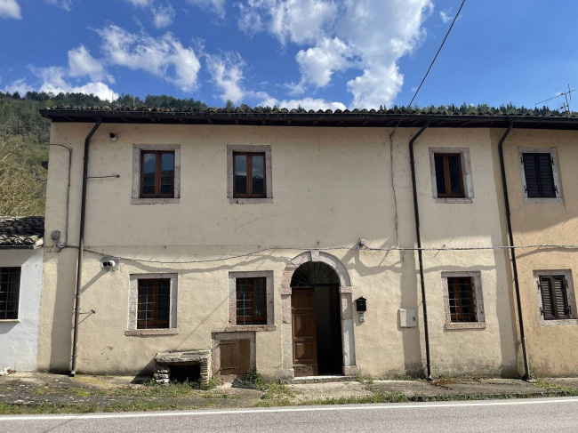 Appartamento in vendita a Borgo Cerreto, Cerreto Di Spoleto (PG)