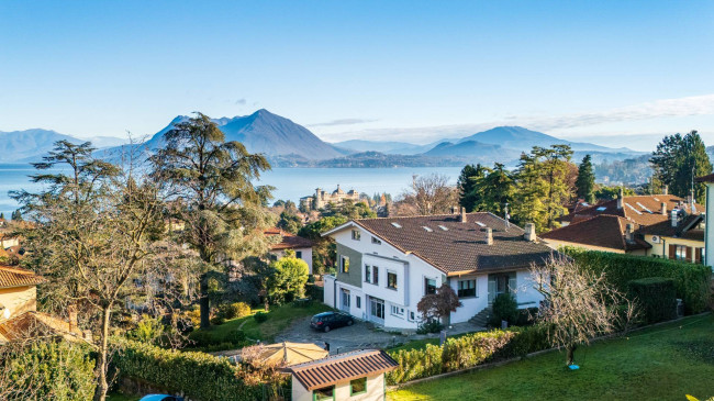 Villa in Vendita a Stresa