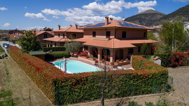 Villa in Vendita a Gubbio