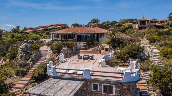 Villa in Vendita a La Maddalena