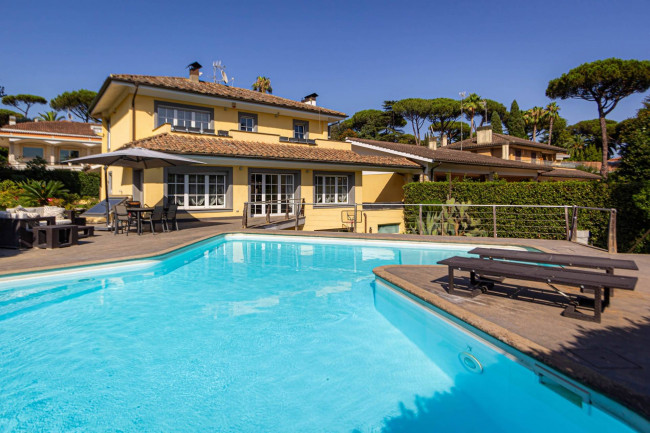 Villa in Vendita a Roma