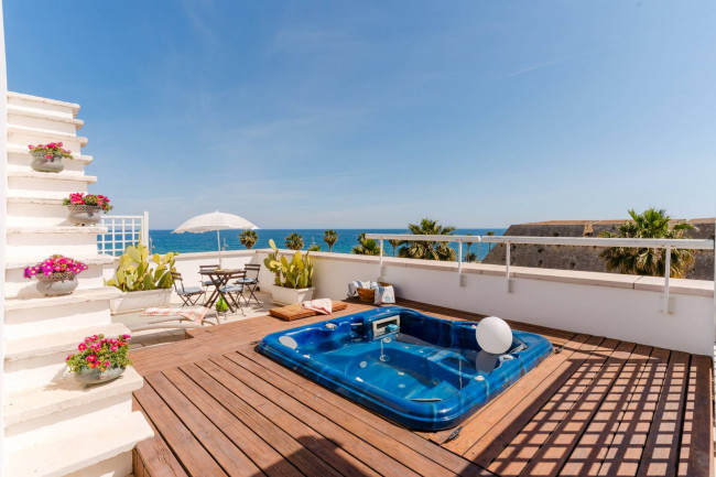 Palazzo in Vendita a Mola di Bari