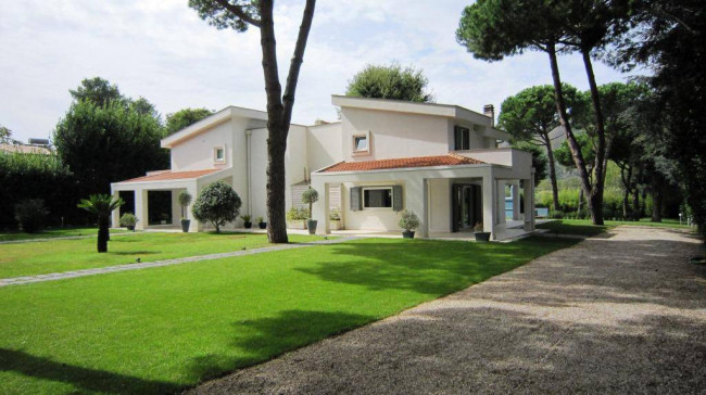 Villa in Vendita a Pozzuoli
