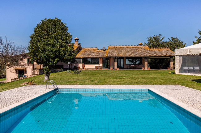 Villa in Vendita a Sacrofano