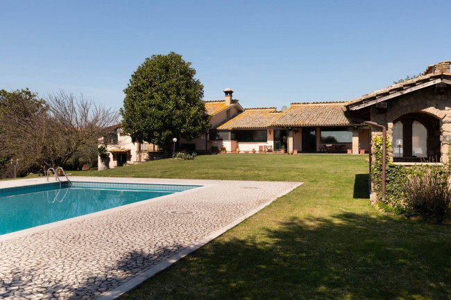 Villa in Vendita a Sacrofano