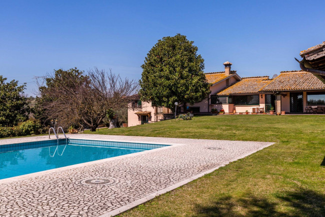 Villa for Sale in Sacrofano