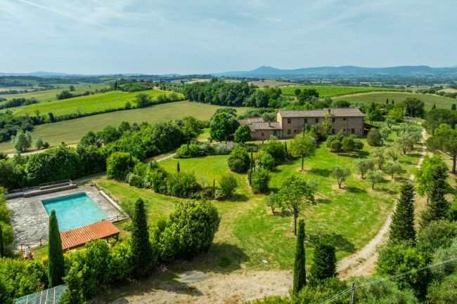 Rustico/Casale/Corte in Vendita a Cortona