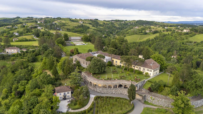 Villa in Vendita a Acqui Terme