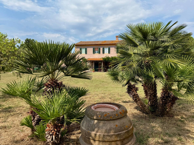 Villa storica in Vendita a Magliano in Toscana