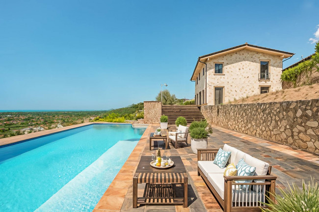 Villa for Sale in Seravezza