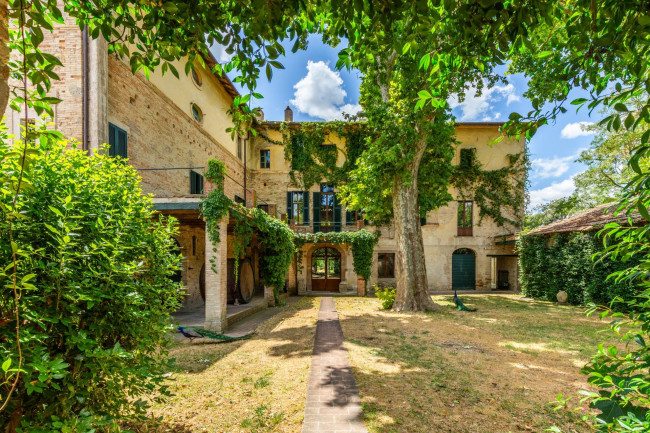 Villa storica in Vendita a Perugia