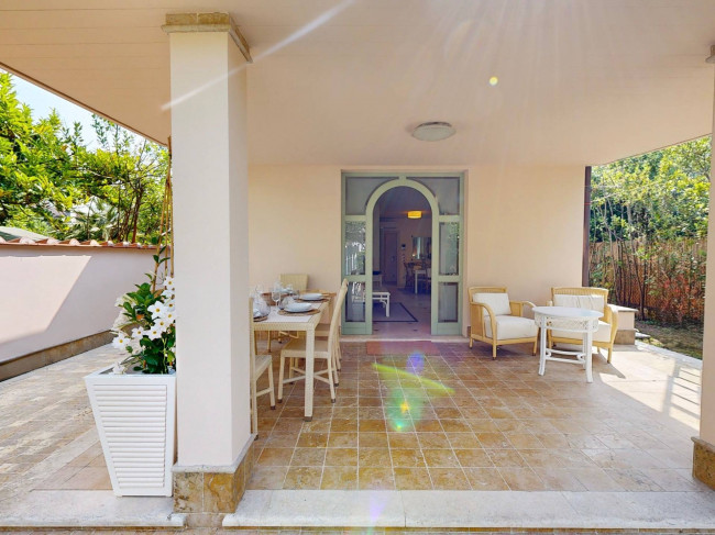 Villino in Vendita a Forte dei Marmi