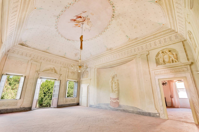 Villa storica in Vendita a Cascina