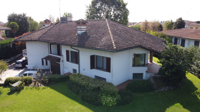 Villa bifamiliare in Vendita a Noviglio