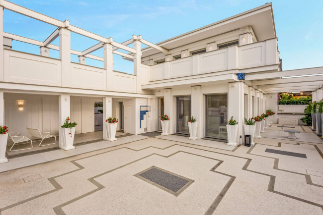 Villa bifamiliare in Vendita a Forte dei Marmi