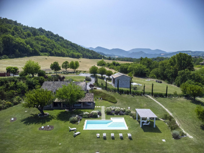 Rustic/Farmhouse/Court for Sale in Cagli