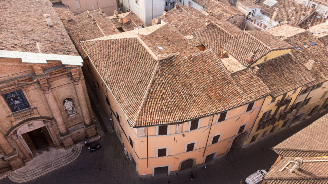 Palazzo in Vendita a Foligno