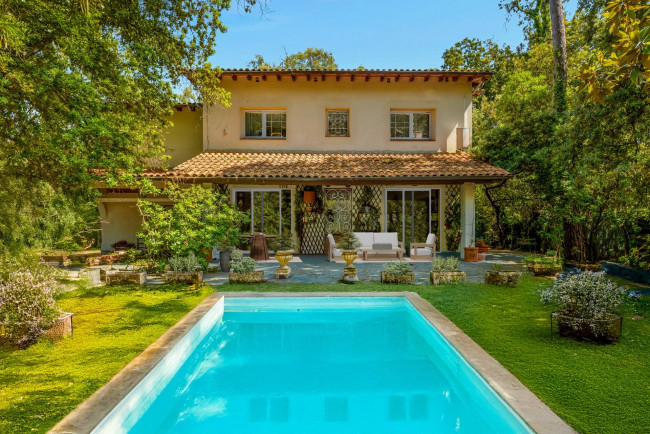 Villa in Vendita a Forte dei Marmi