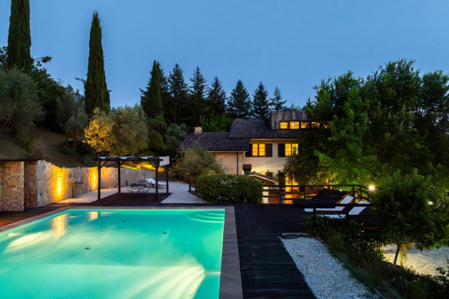 Villa in Vendita a Montone